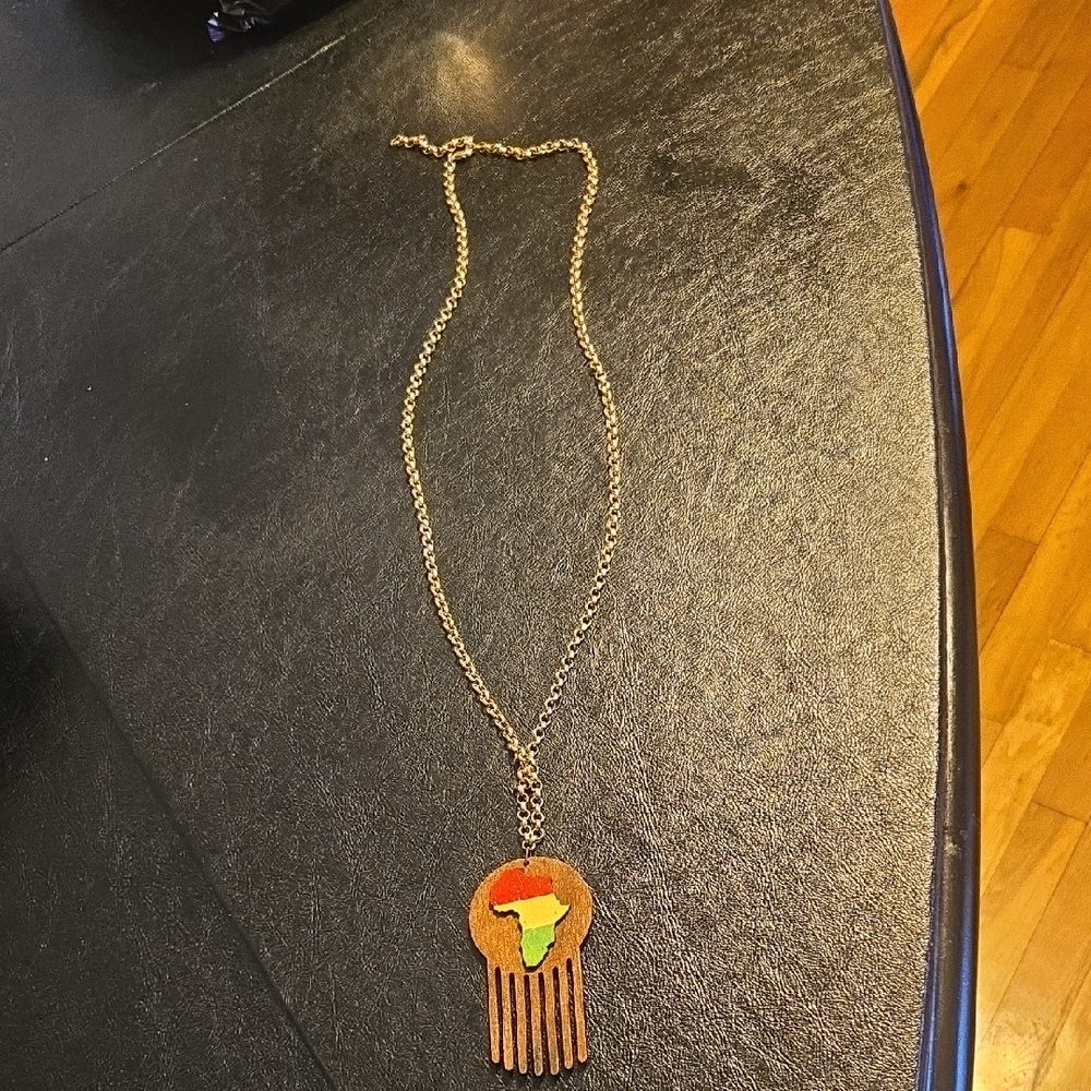 Gold and Brown Pendant Necklace 🤎 PRE LOVED  ⭐️✨️